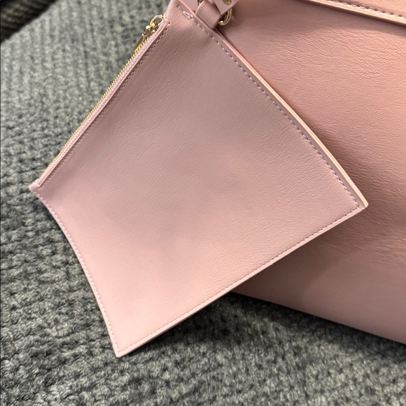 Elegant Bebe Pink Leather Tote Bag - Picture 3 of 9